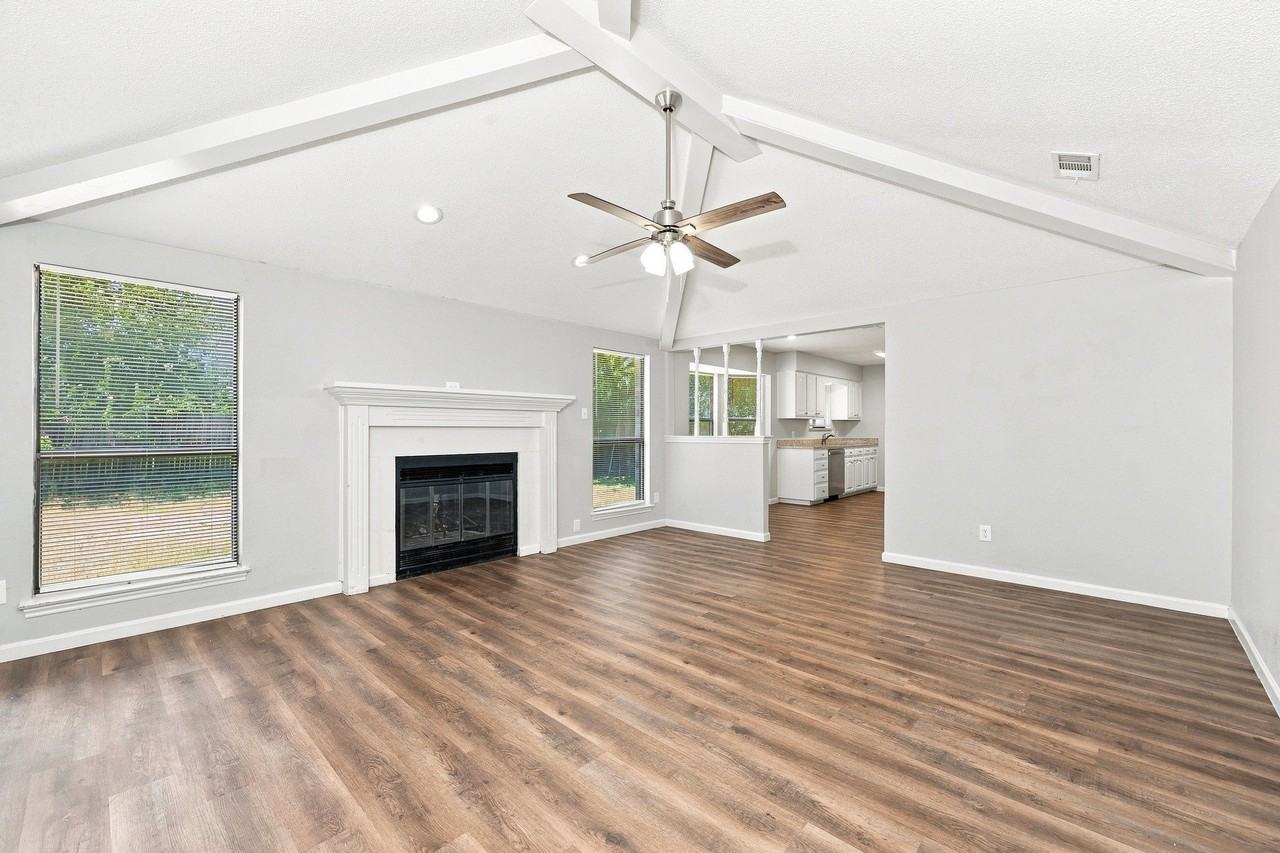 1800 Willow Vale Dr - Photo 4 of 9