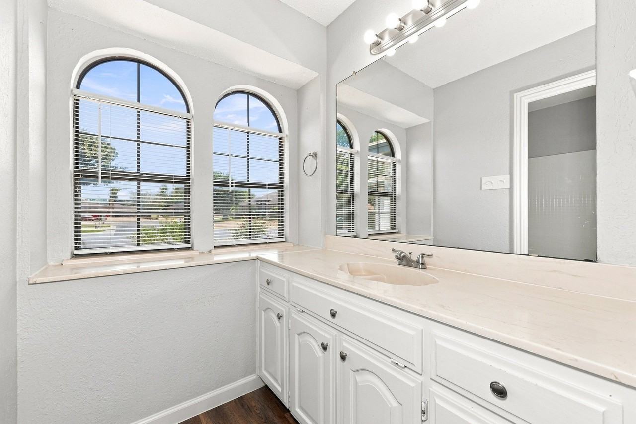1800 Willow Vale Dr - Photo 6 of 9