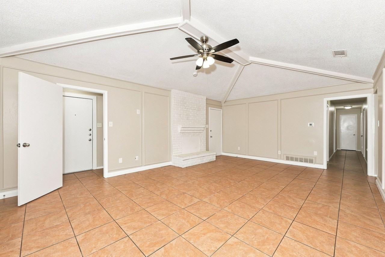 1315 Drury Dr - Photo 3 of 9