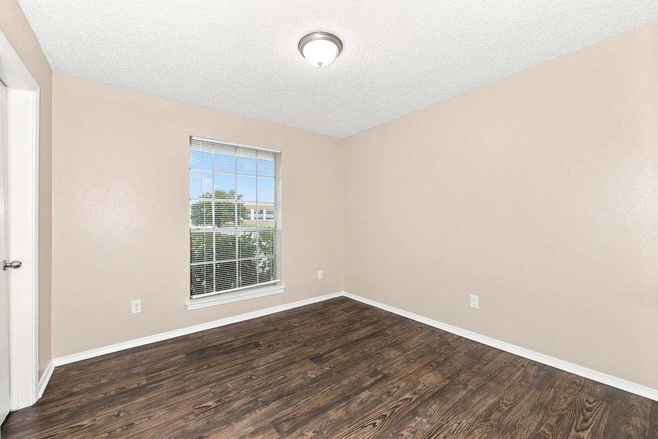 1315 Drury Dr - Photo 4 of 9