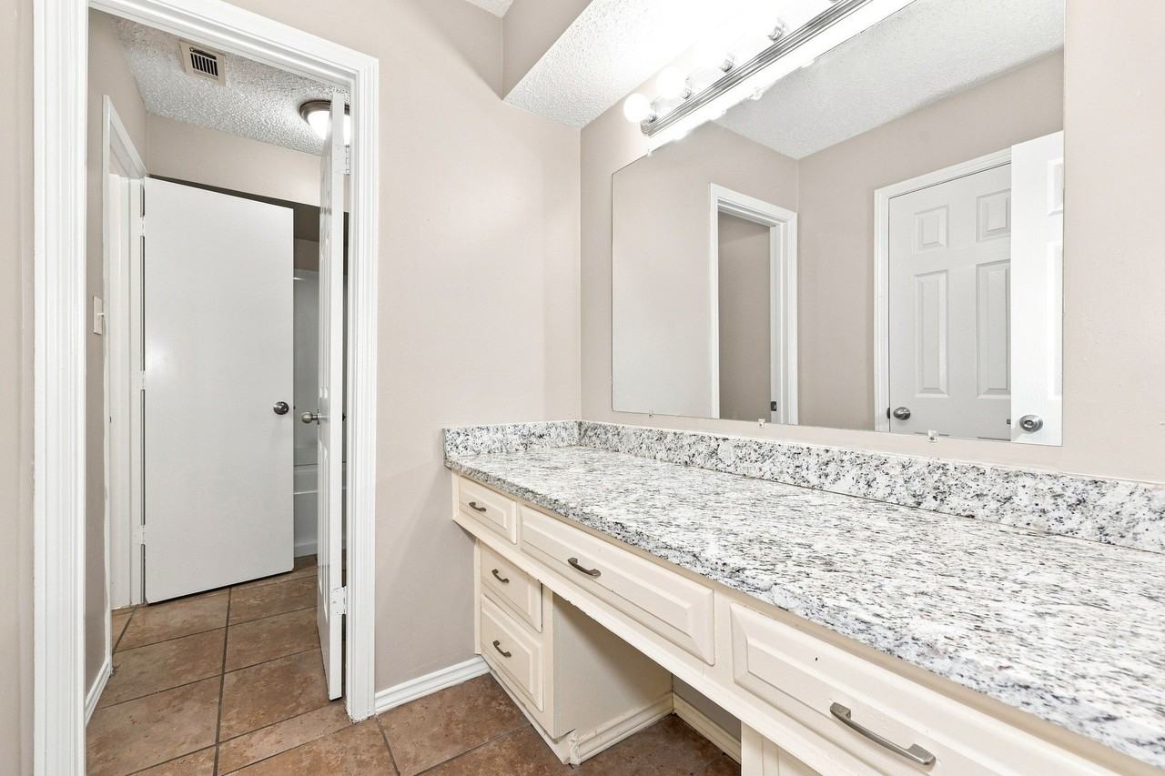 1315 Drury Dr - Photo 5 of 9