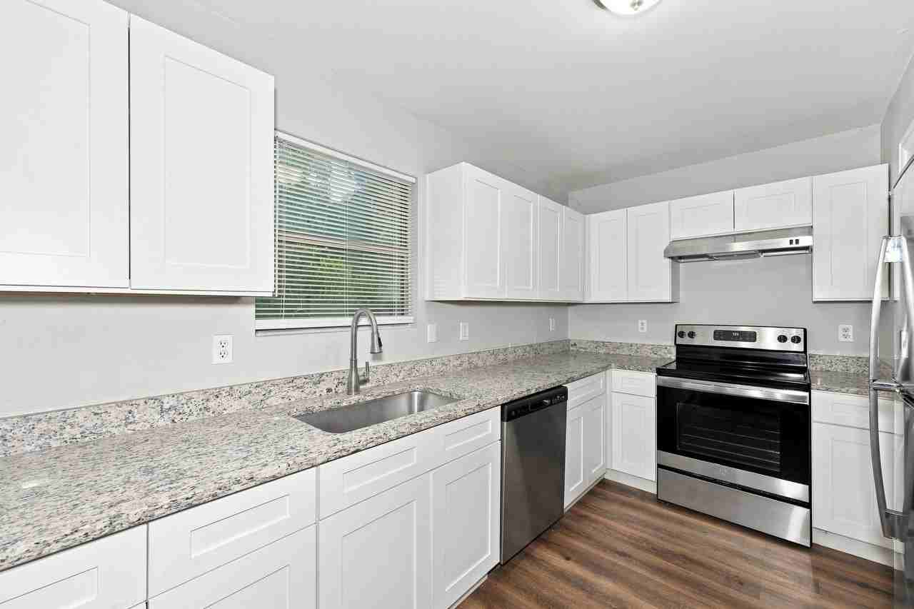230 Creek Cove Dr - Photo 2 of 12