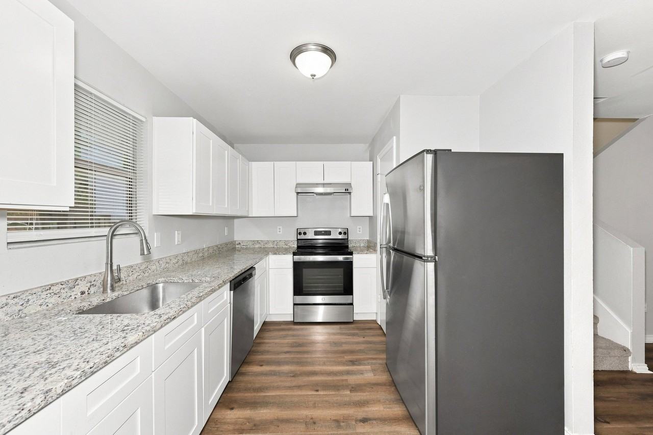 230 Creek Cove Dr - Photo 3 of 12