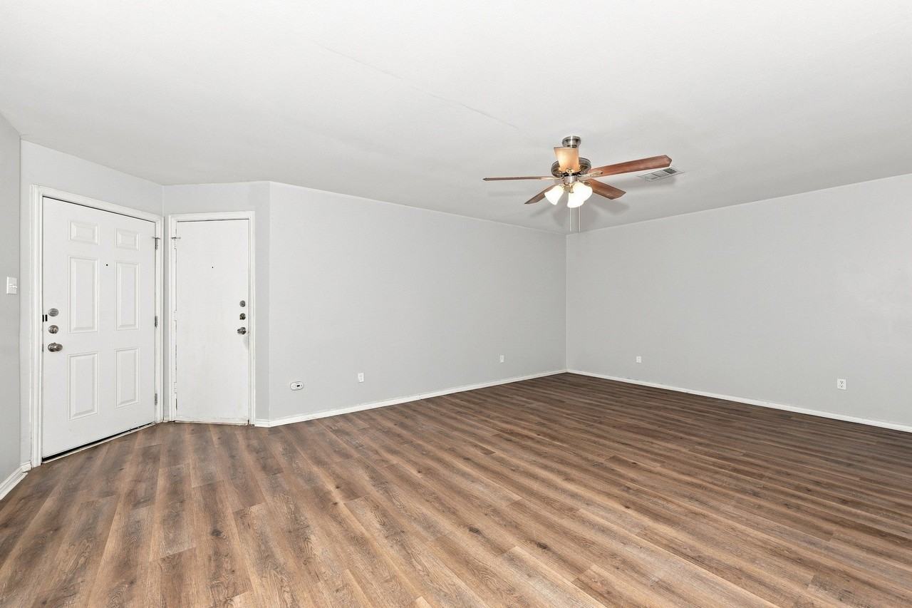 230 Creek Cove Dr - Photo 4 of 12