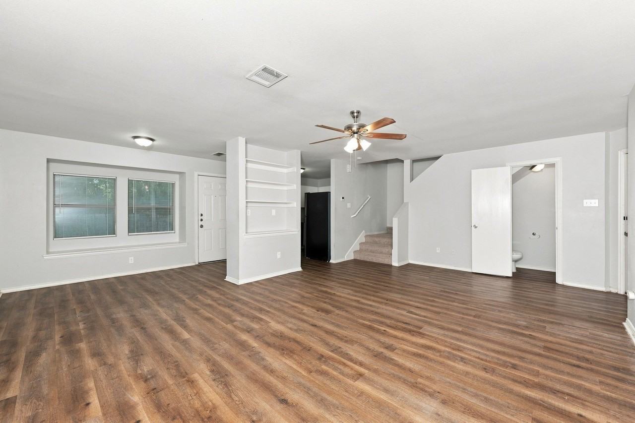 230 Creek Cove Dr - Photo 5 of 12