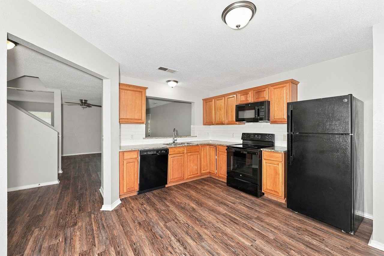 846 Trinity Ln - Photo 3 of 10