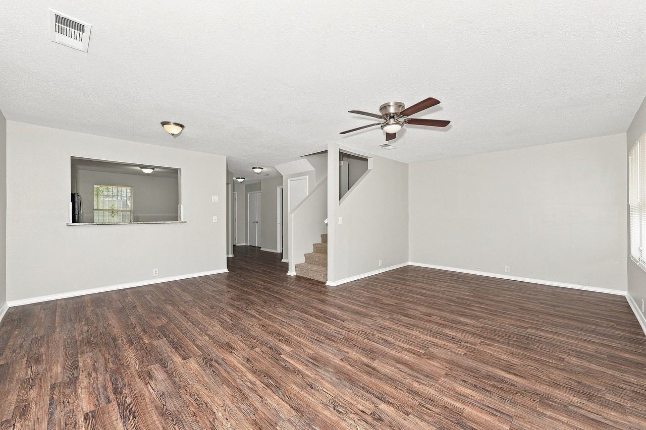 846 Trinity Ln - Photo 4 of 10