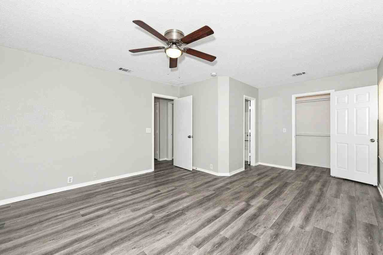 846 Trinity Ln - Photo 6 of 10
