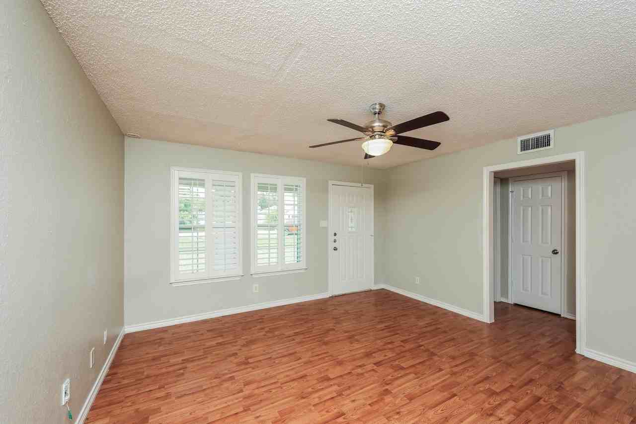 609 E Buffalo St - Photo 7 of 10