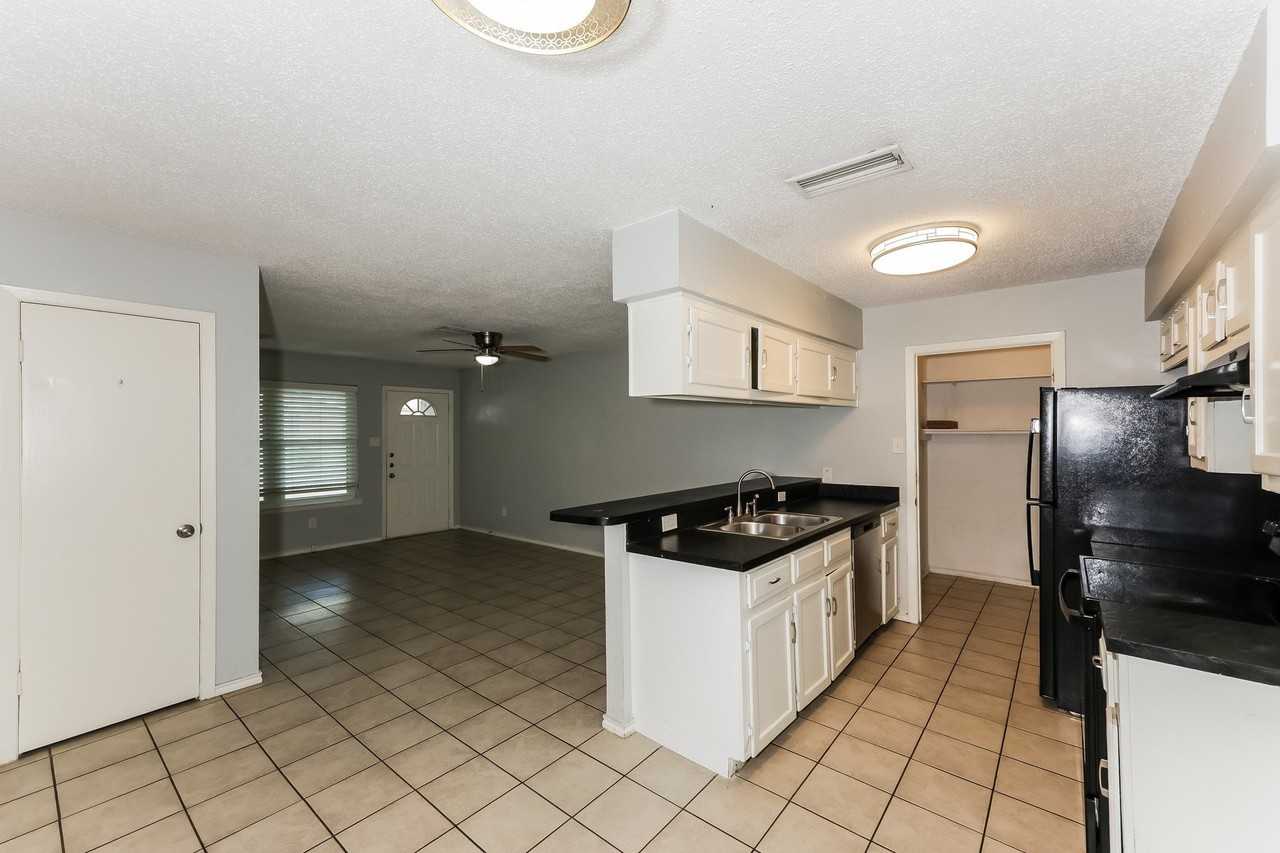 738 Lisa Ln - Photo 2 of 10