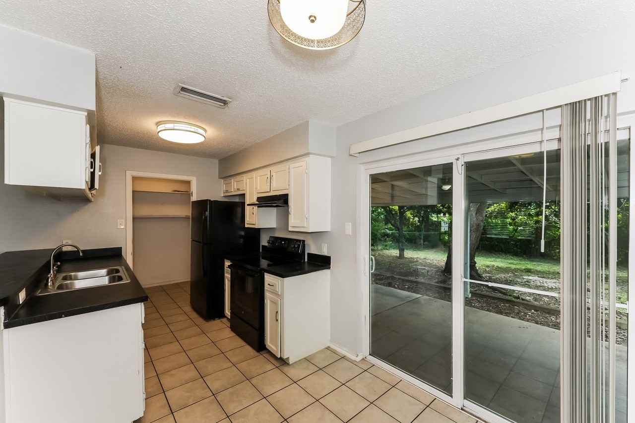 738 Lisa Ln - Photo 3 of 10