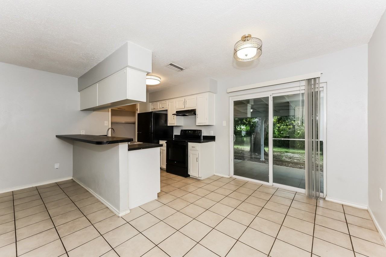 738 Lisa Ln - Photo 4 of 10