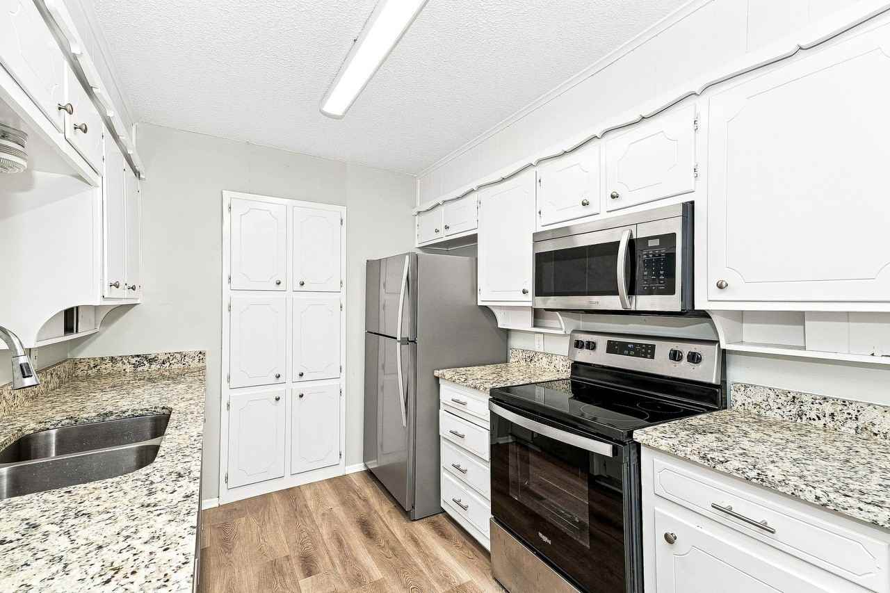 656 Sue Ann Ln - Photo 3 of 10