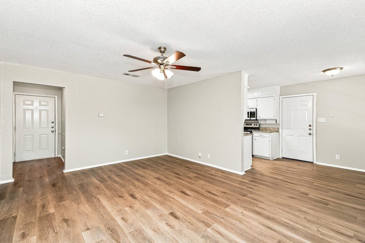 656 Sue Ann Ln - Photo 4 of 10
