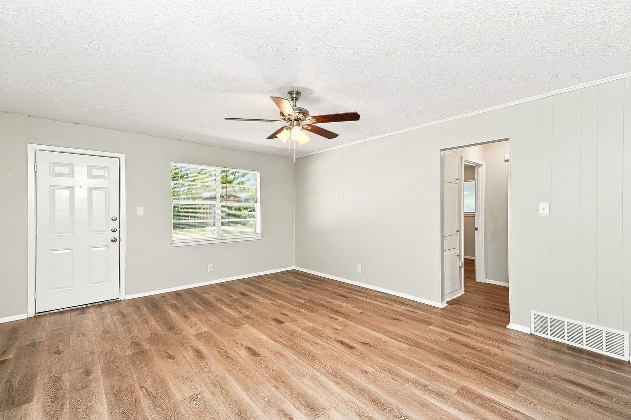 656 Sue Ann Ln - Photo 5 of 10