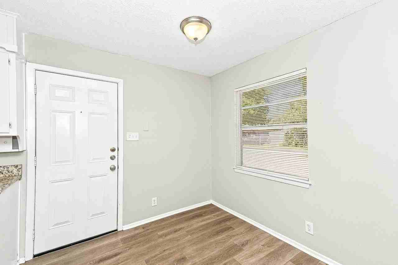 656 Sue Ann Ln - Photo 6 of 10
