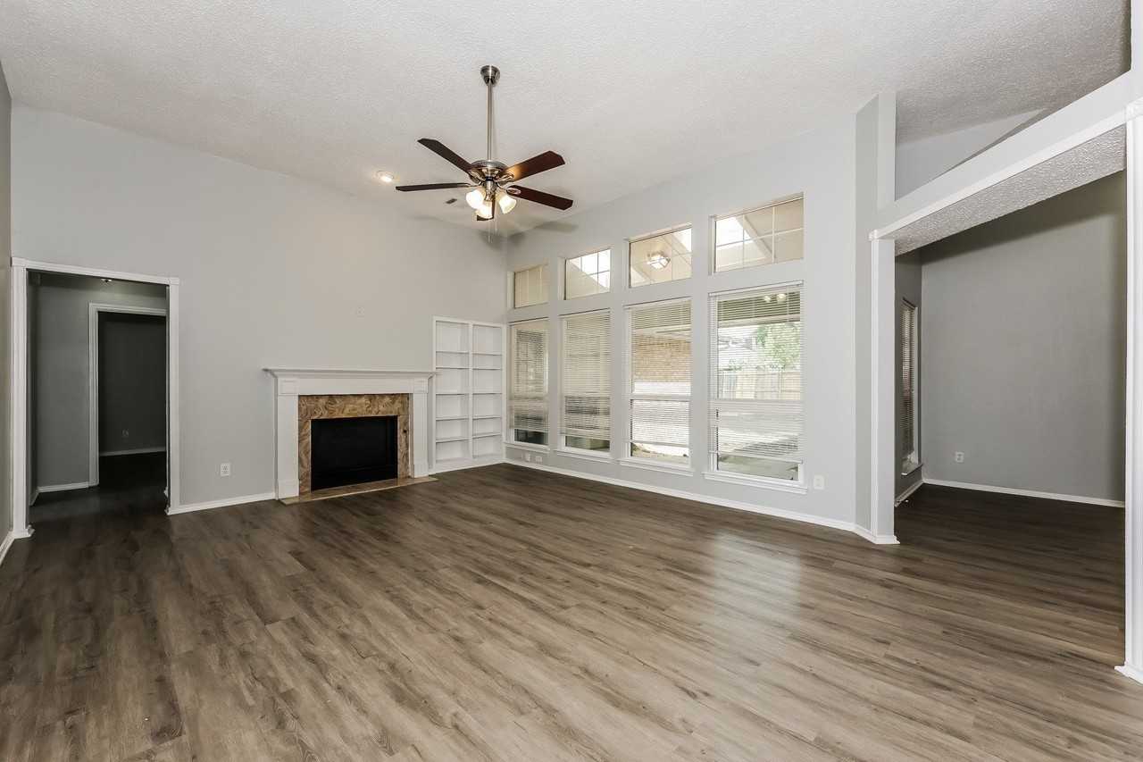 404 Derby Ln - Photo 5 of 9
