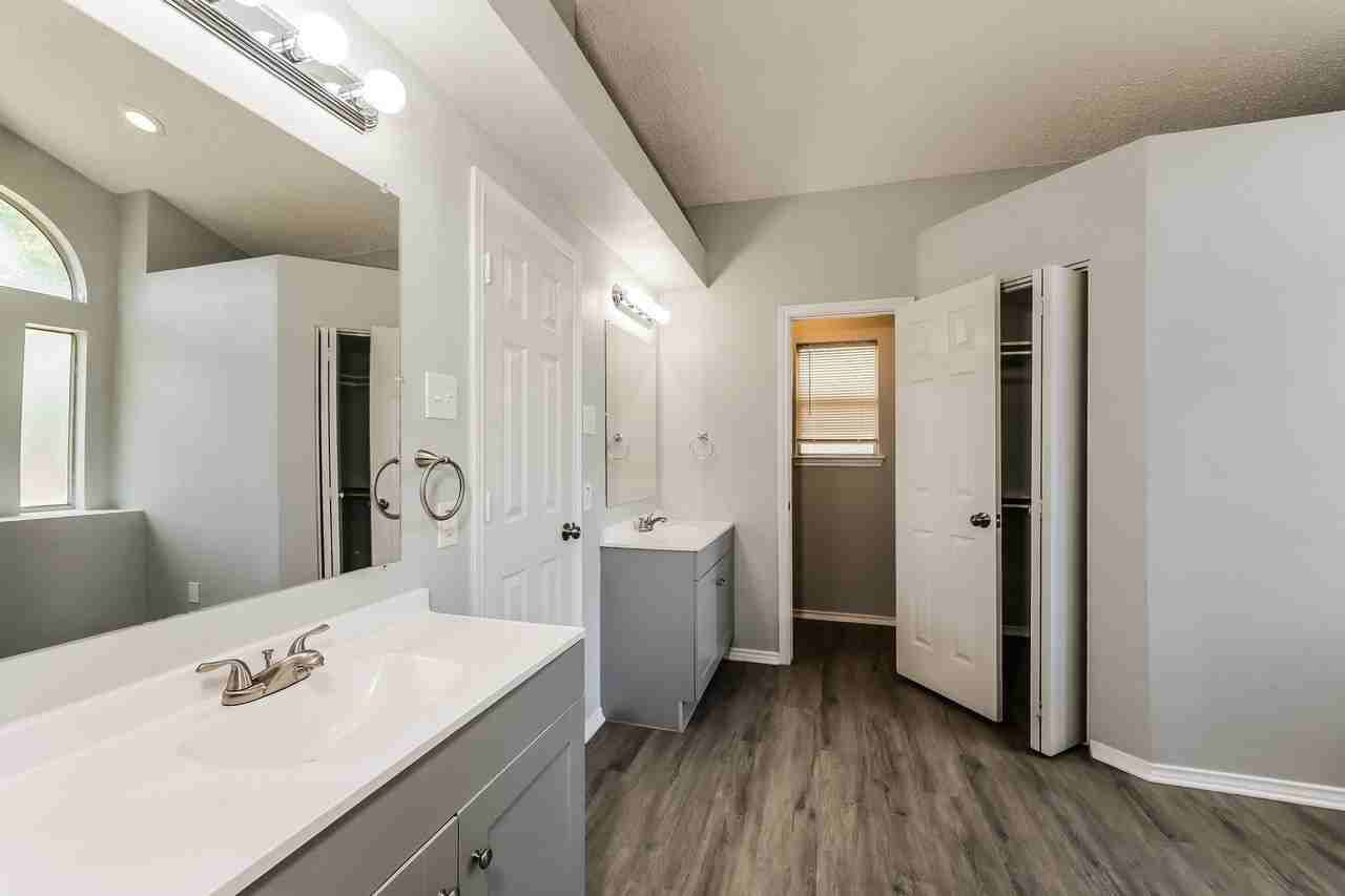 404 Derby Ln - Photo 7 of 9