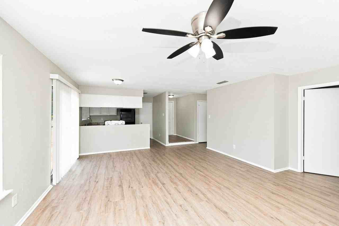 2718 Oakmont Dr - Photo 5 of 9