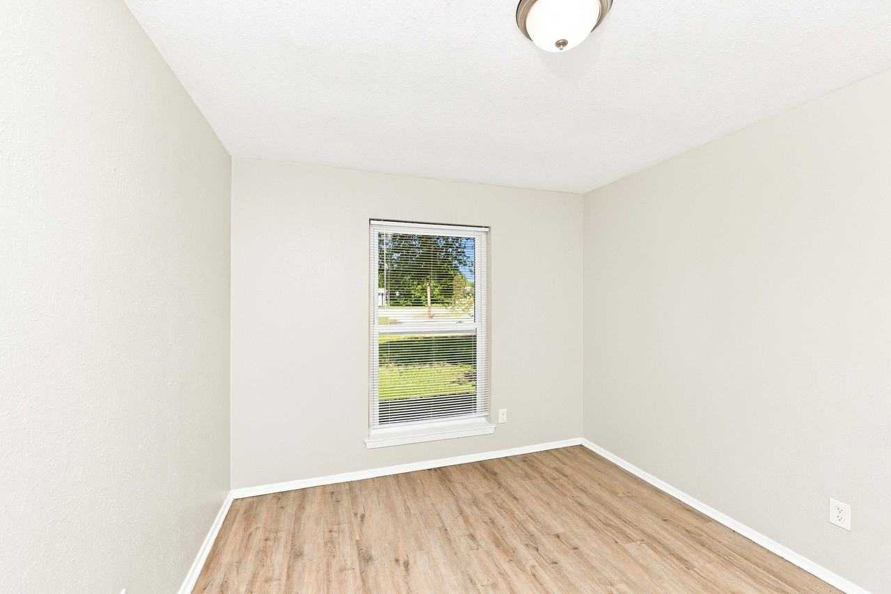 2718 Oakmont Dr - Photo 7 of 9