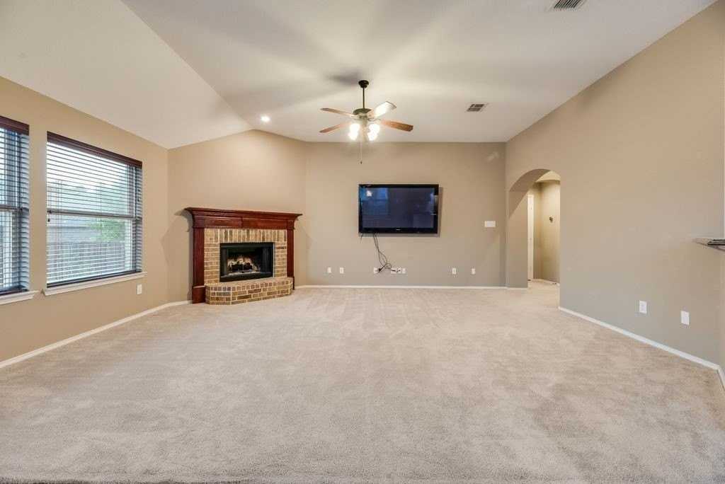 1202 Chestnut Hill Dr - Photo 5 of 32