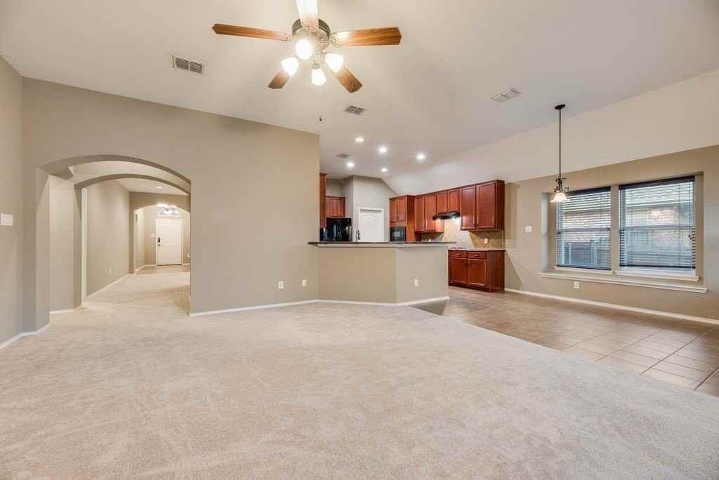 1202 Chestnut Hill Dr - Photo 7 of 32