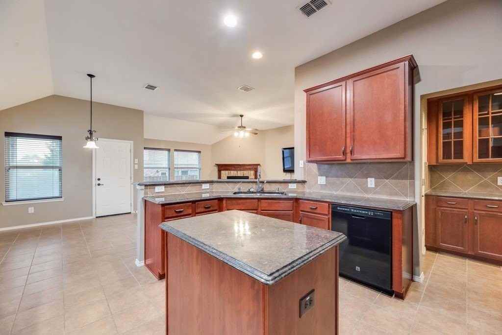 1202 Chestnut Hill Dr - Photo 7 of 31