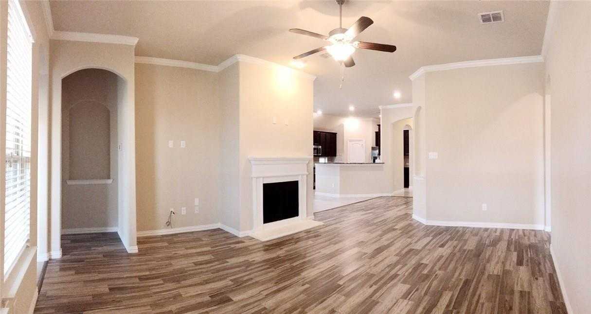 4700 Woodard Ln - Photo 4 of 11