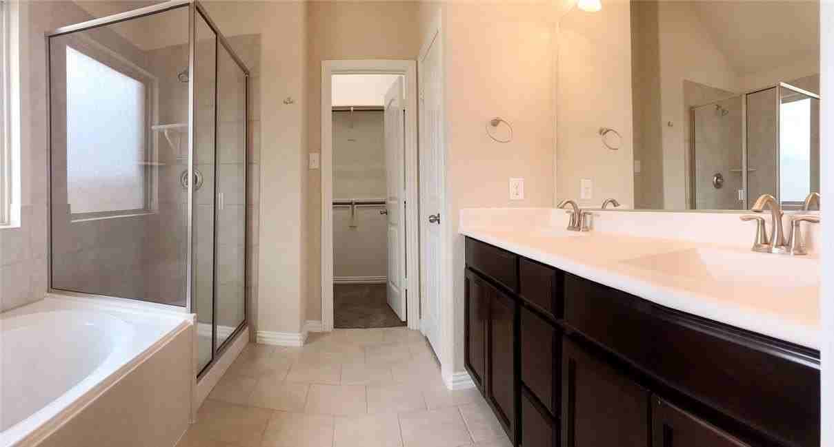 4700 Woodard Ln - Photo 5 of 11
