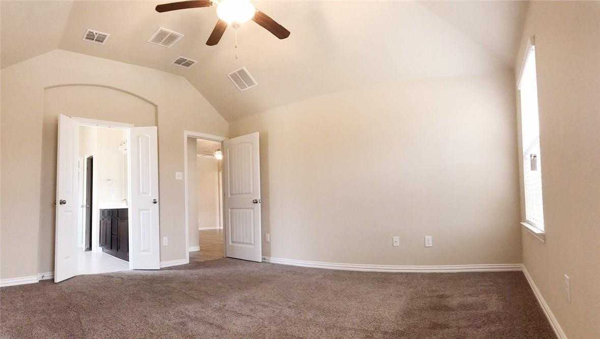 4700 Woodard Ln - Photo 6 of 11