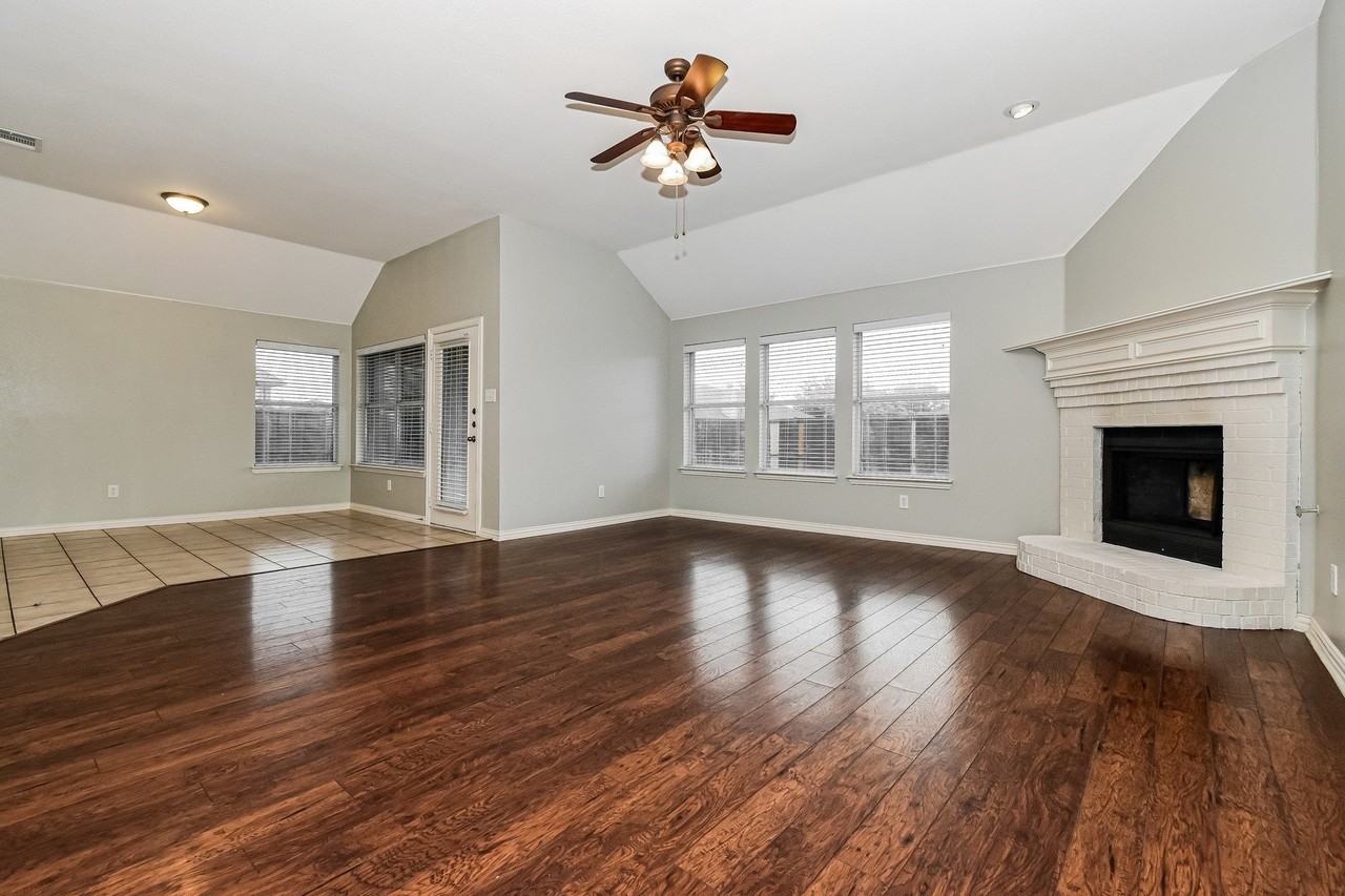 1204 Lost Valley Dr - Photo 4 of 8