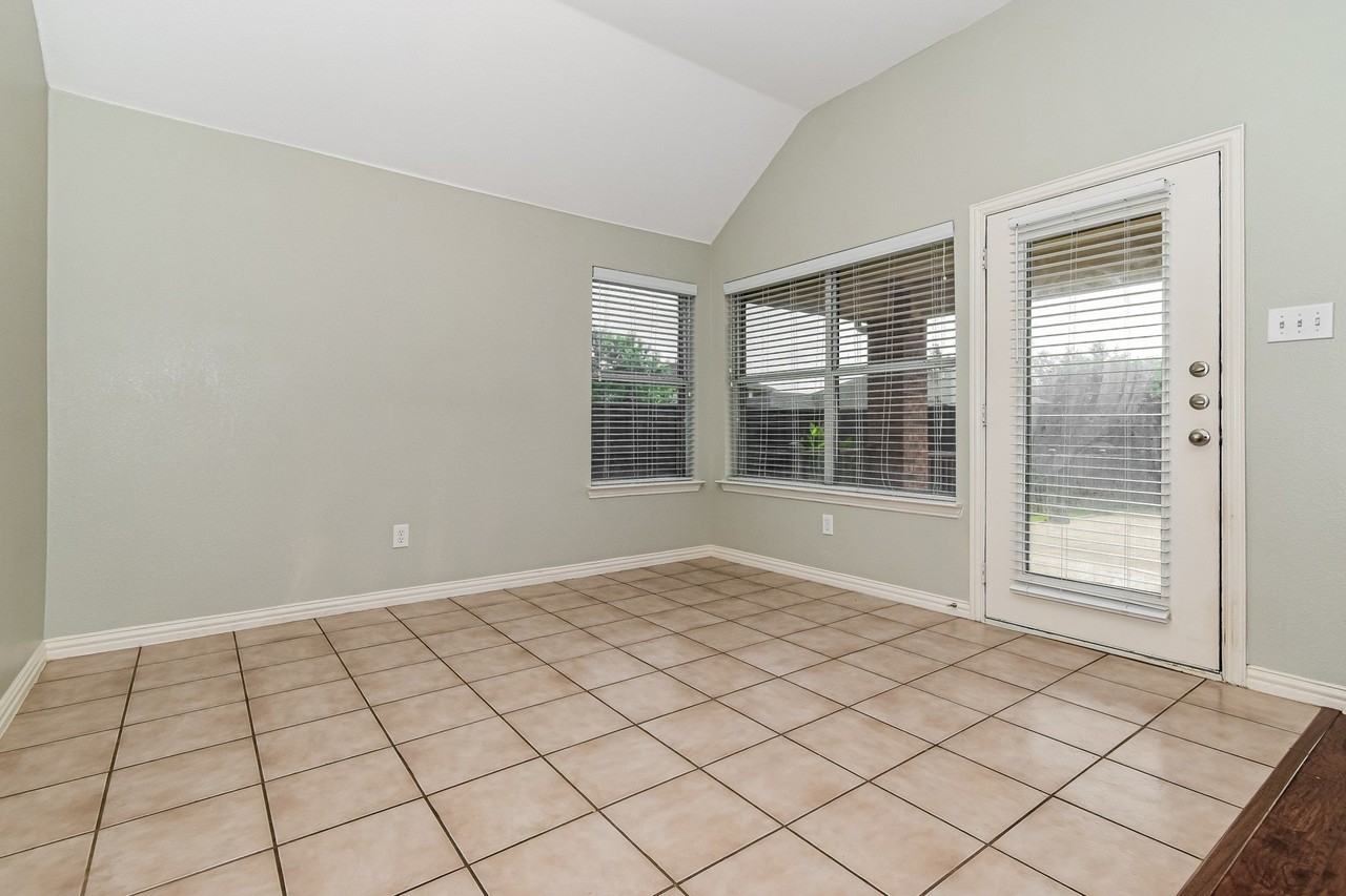 1204 Lost Valley Dr - Photo 6 of 8