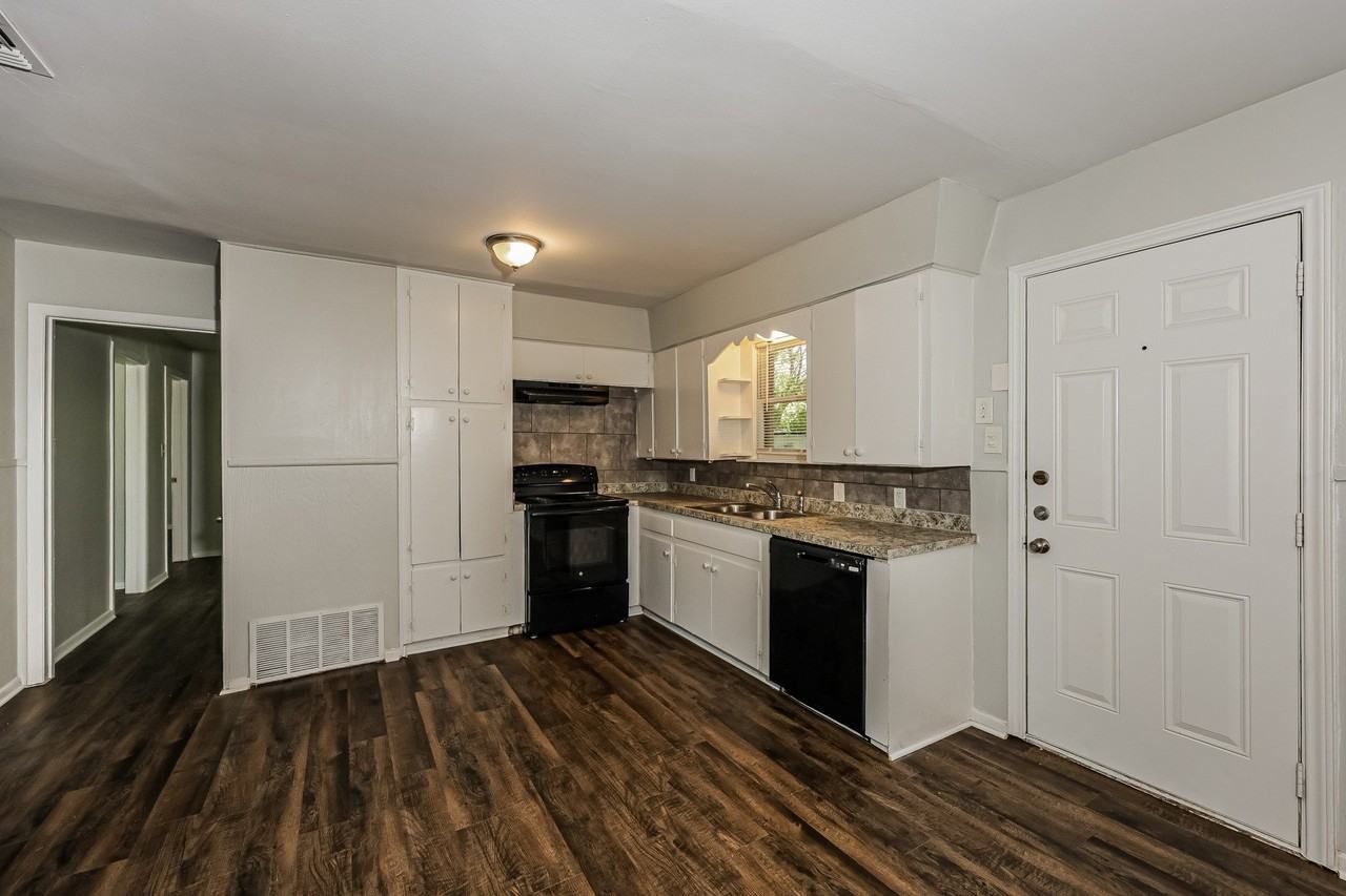 607 Dixon St - Photo 3 of 9