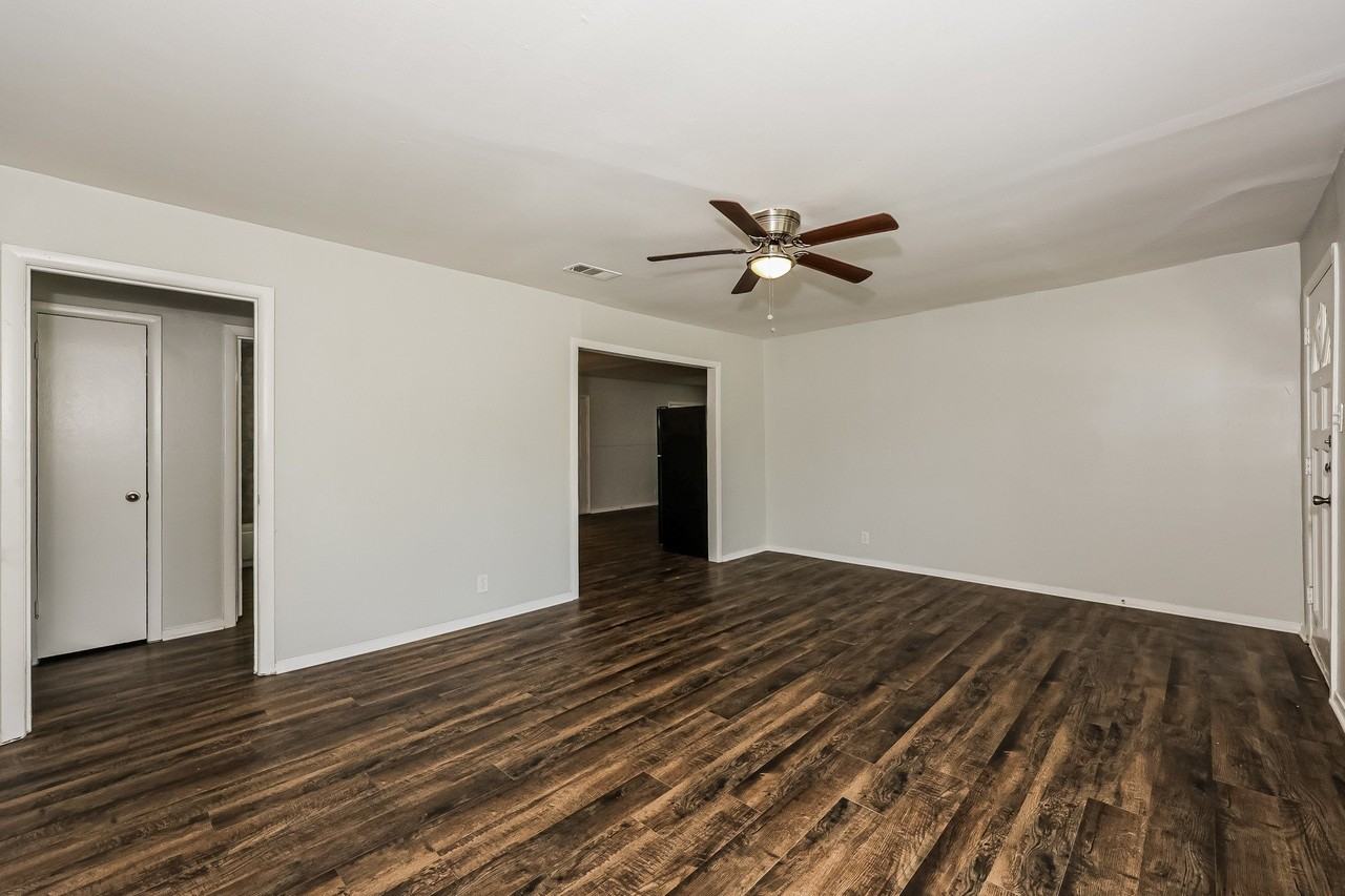 607 Dixon St - Photo 4 of 9