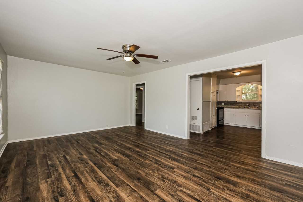 607 Dixon St - Photo 5 of 9