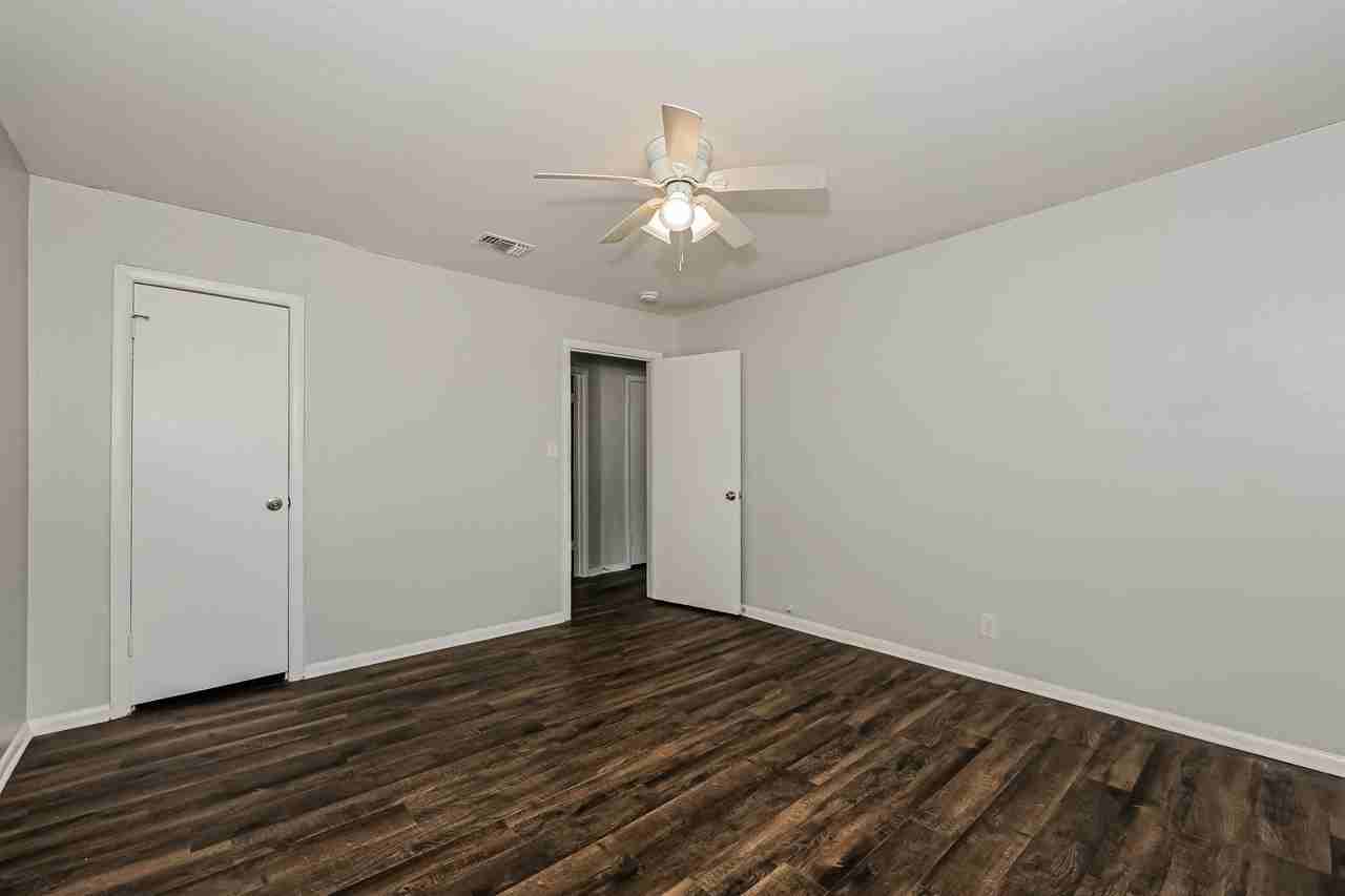 607 Dixon St - Photo 6 of 9