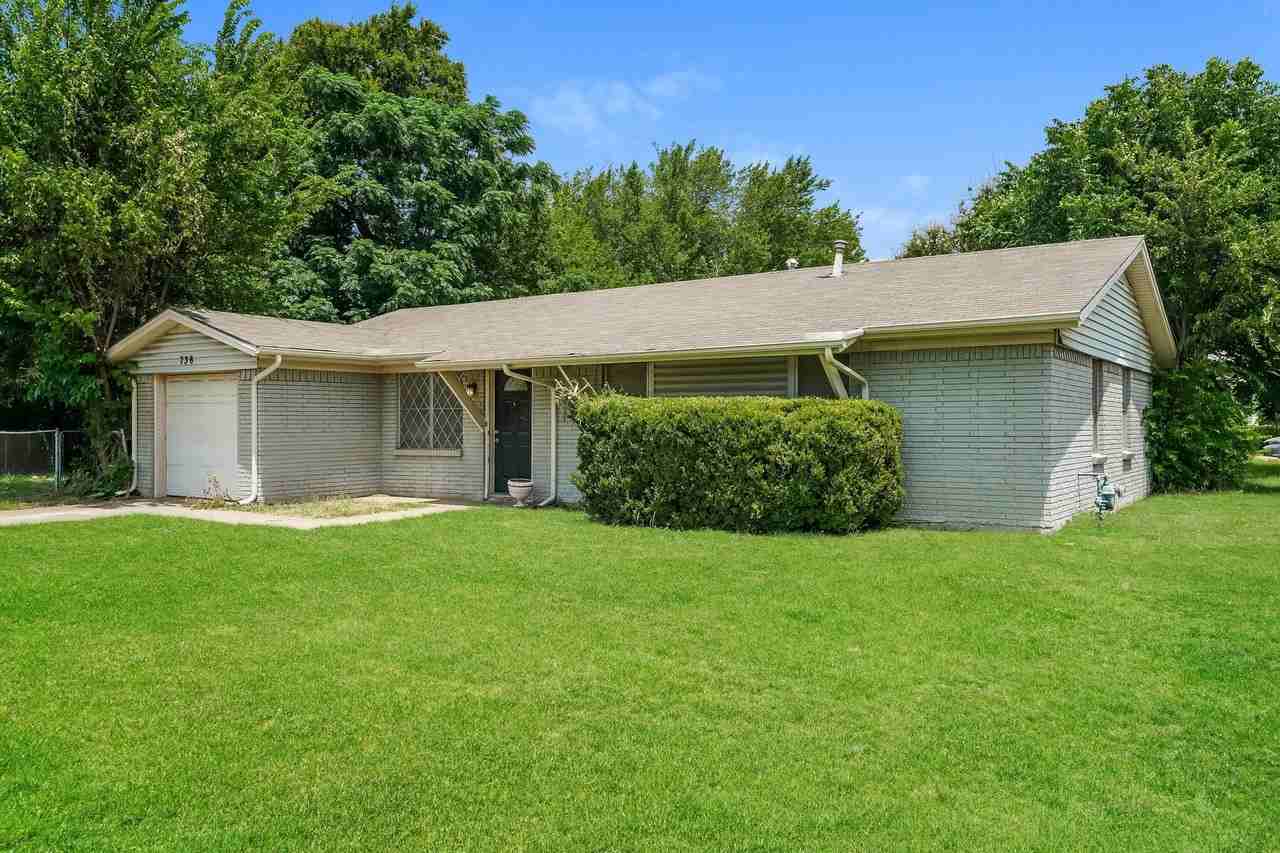 736 Treadwell Dr - Photo 2 of 8