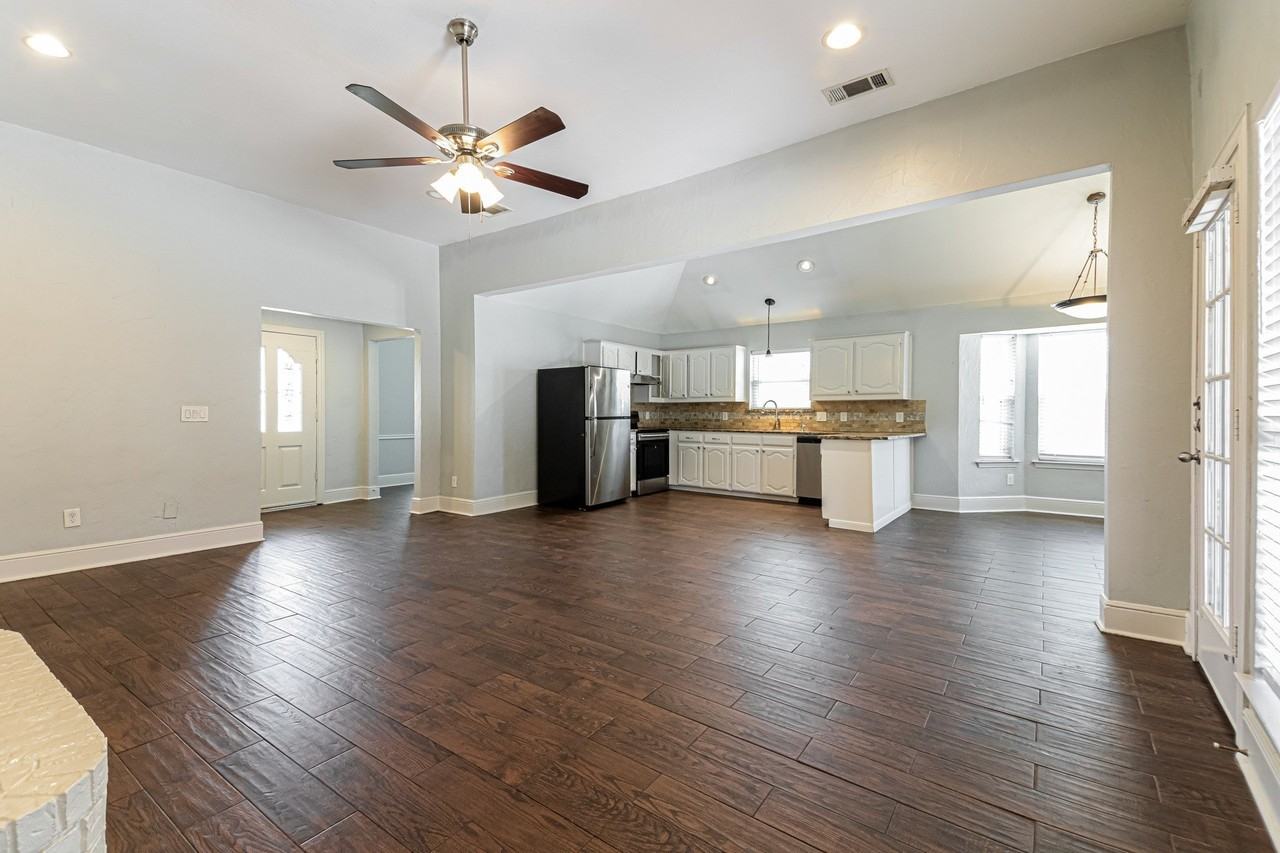 401 Kathy Ln - Photo 4 of 8