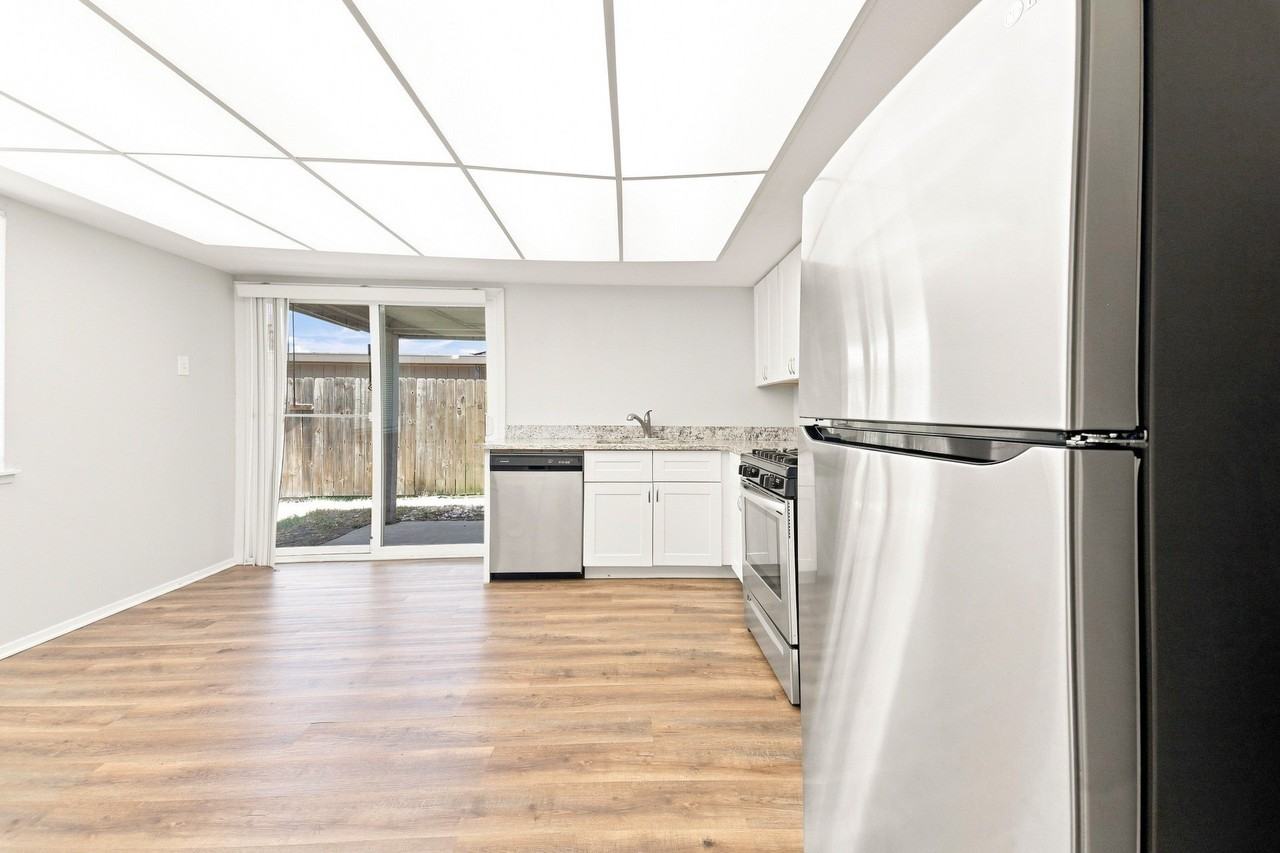 3041 Ripplewood Dr - Photo 4 of 10