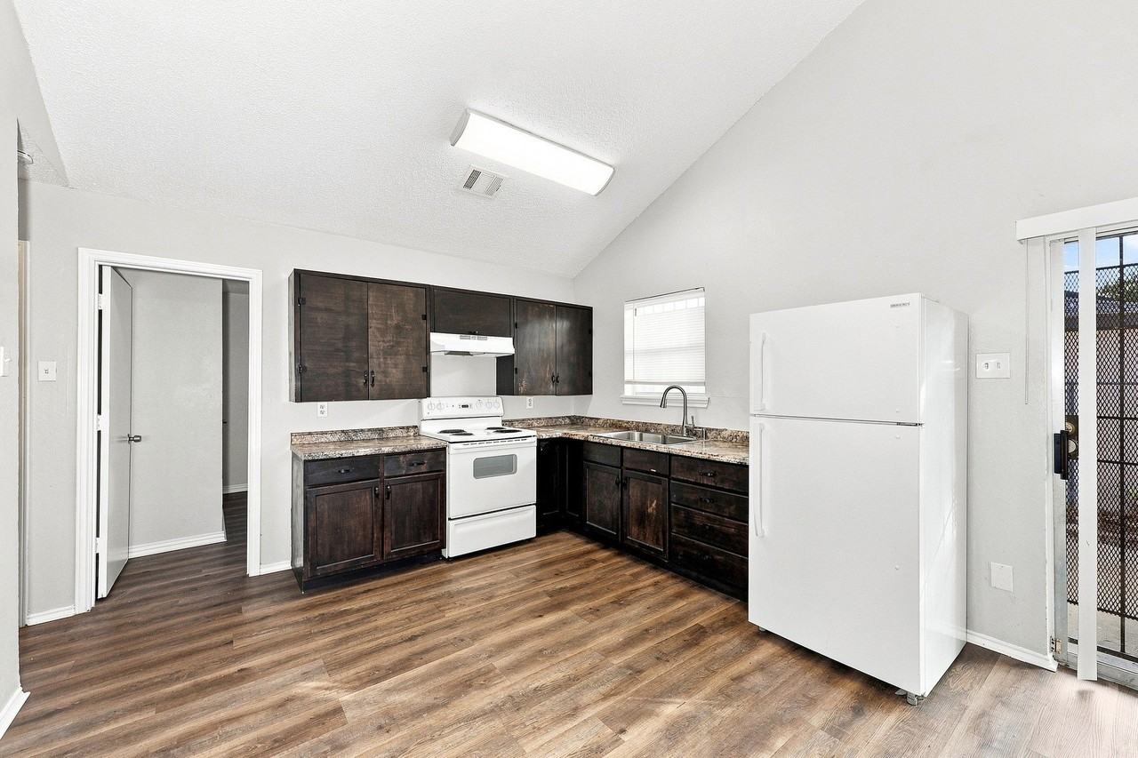 810 Bitter Creek Dr - Photo 3 of 12