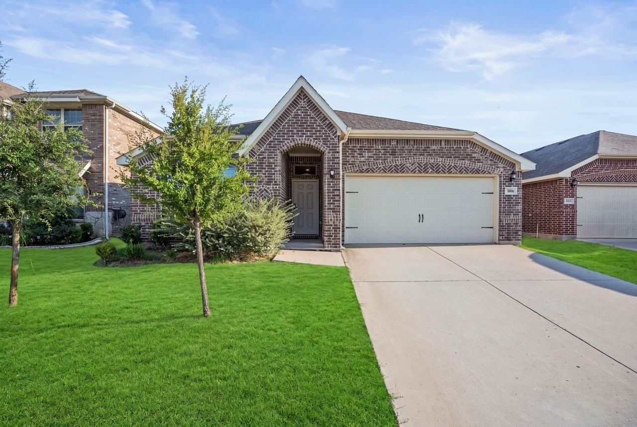 3806 Dogwood Rd - Photo 2 of 26