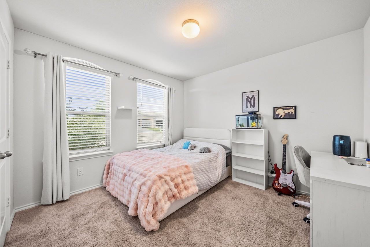 3806 Dogwood Rd - Photo 6 of 26