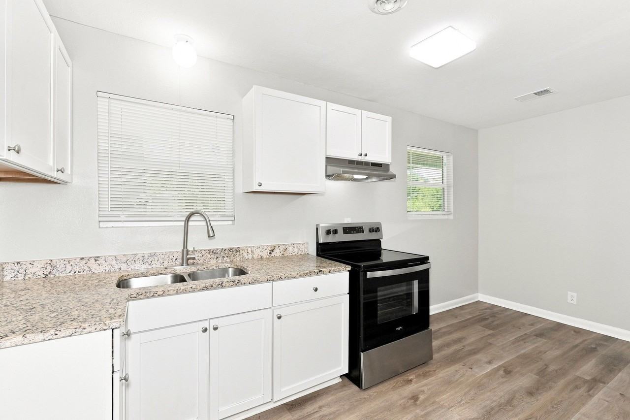 5825 Aton Ave - Photo 3 of 9