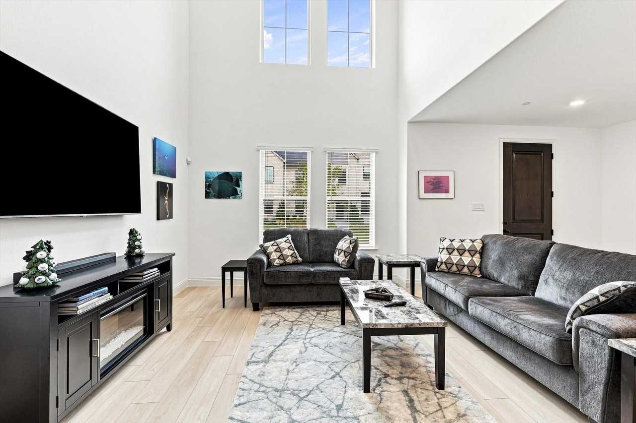 4833 Lunker St - Photo 4 of 34