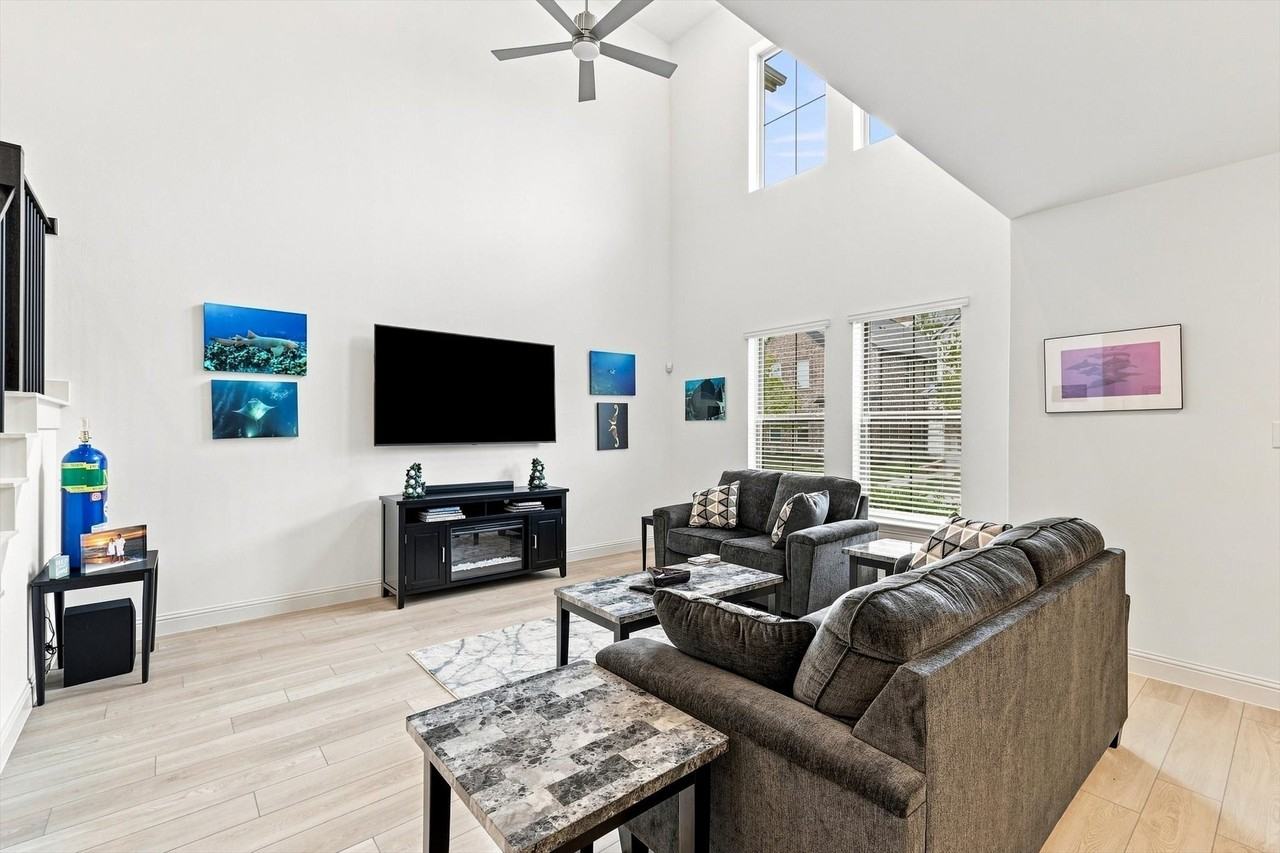 4833 Lunker St - Photo 6 of 34
