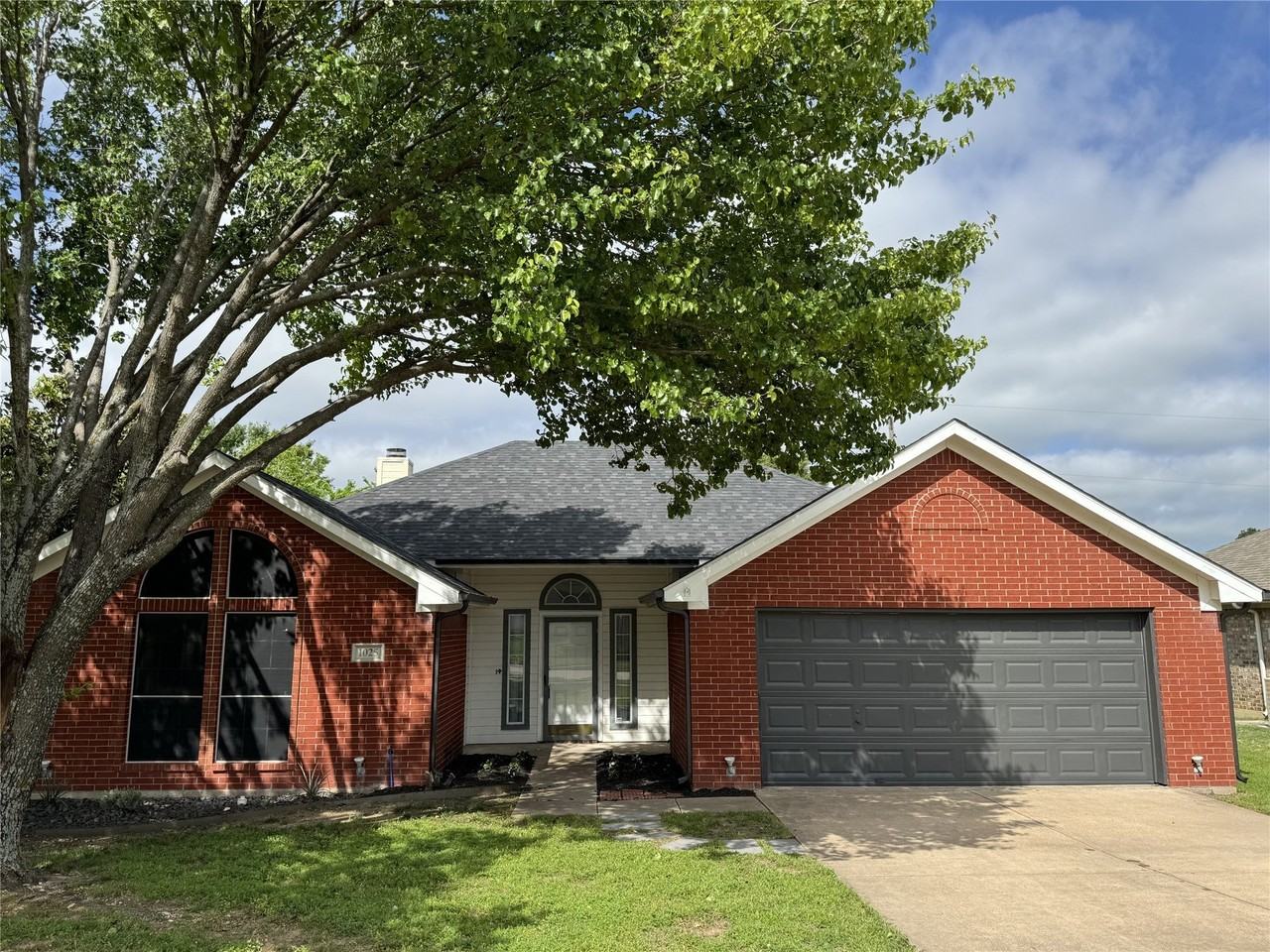 1025 Boardwalk St - Photo 2 of 16