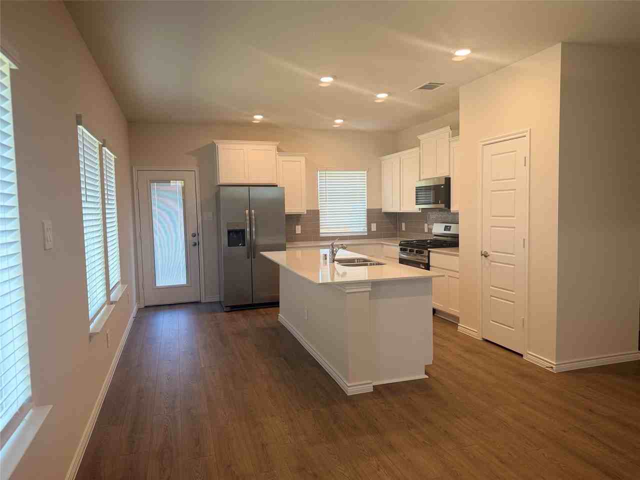 1216 Silent Peak Dr - Photo 7 of 23