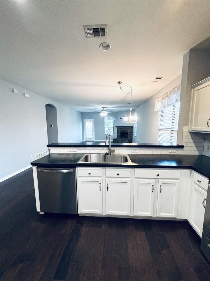 1000 Prairie Heights Dr - Photo 3 of 20