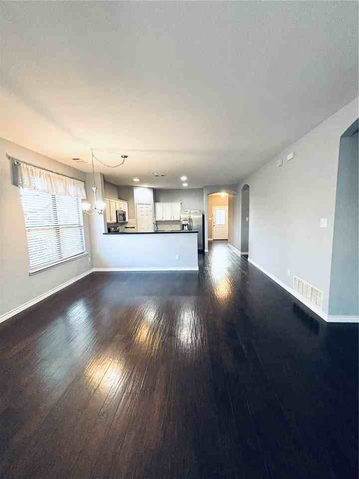 1000 Prairie Heights Dr - Photo 4 of 20