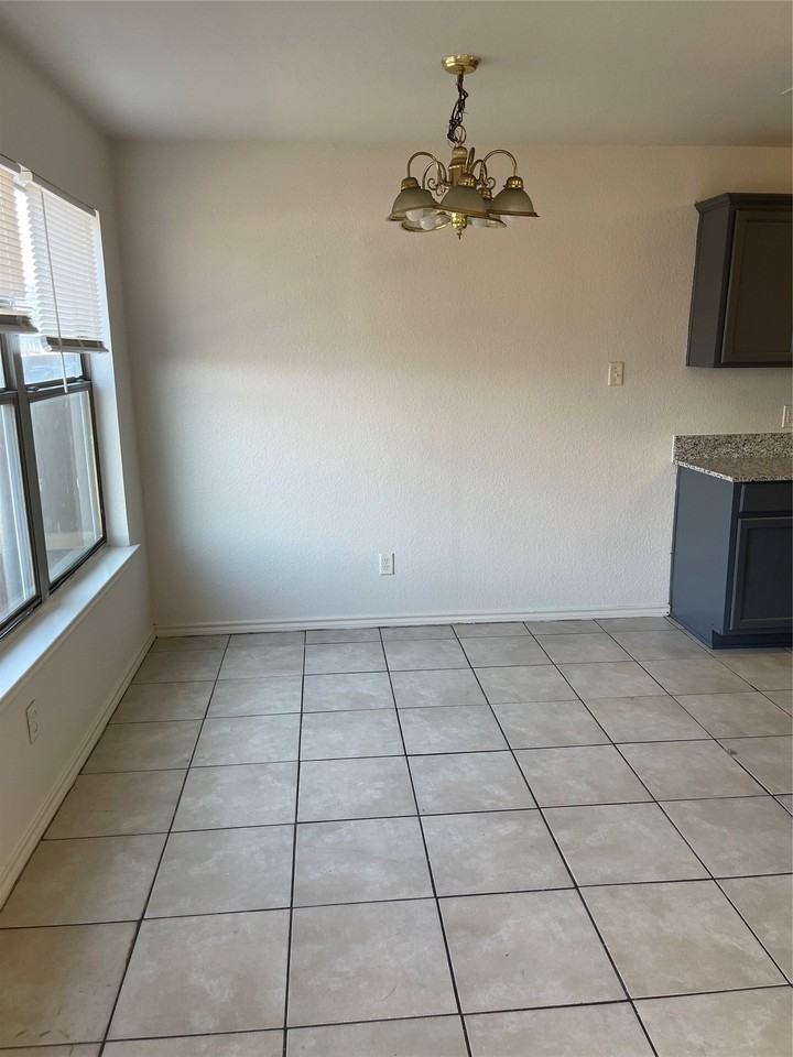 4606 Alamosa St - Photo 3 of 40
